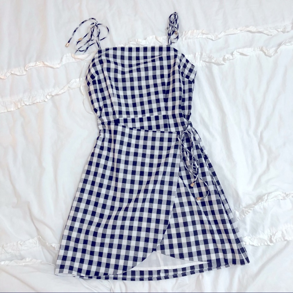 *Chic Gingham Dress!*
